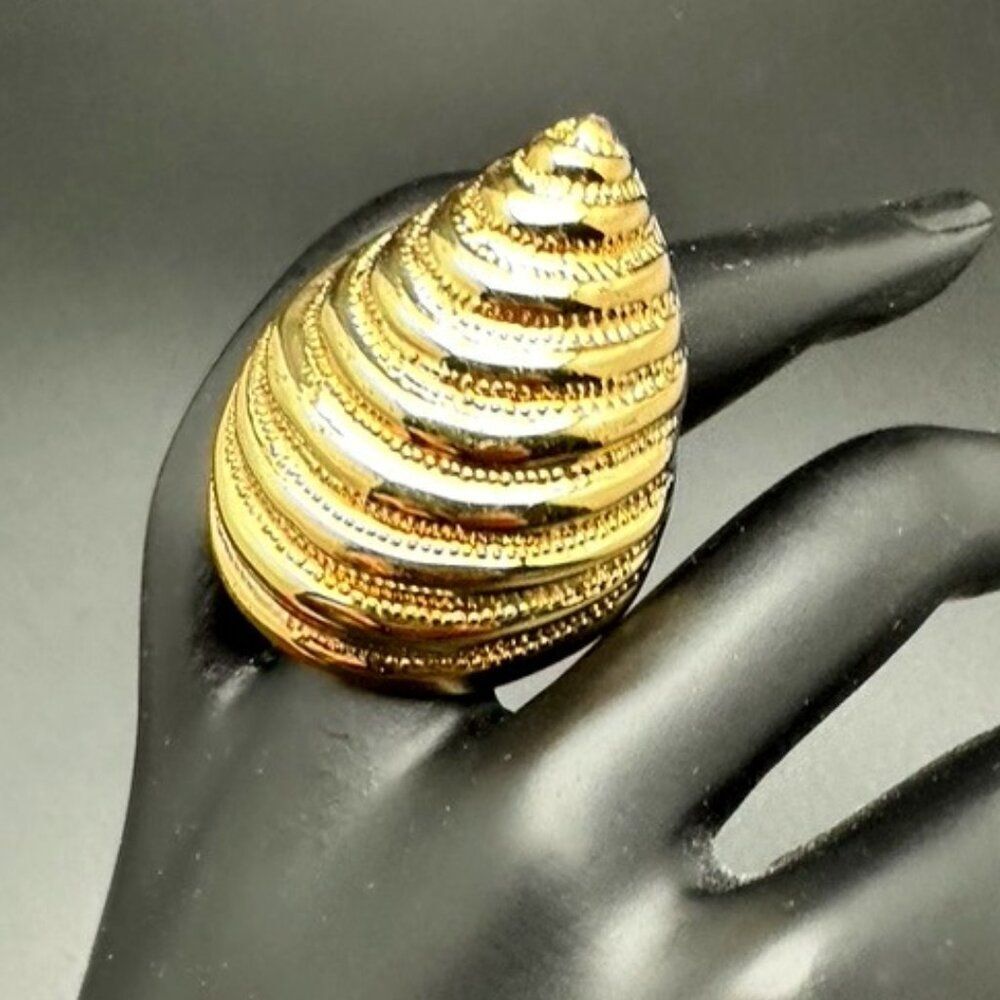 Lilly Pulitzer Gold-plated 3D Shell adjustable Statement Ring Size 8 + - Picture 2 of 6